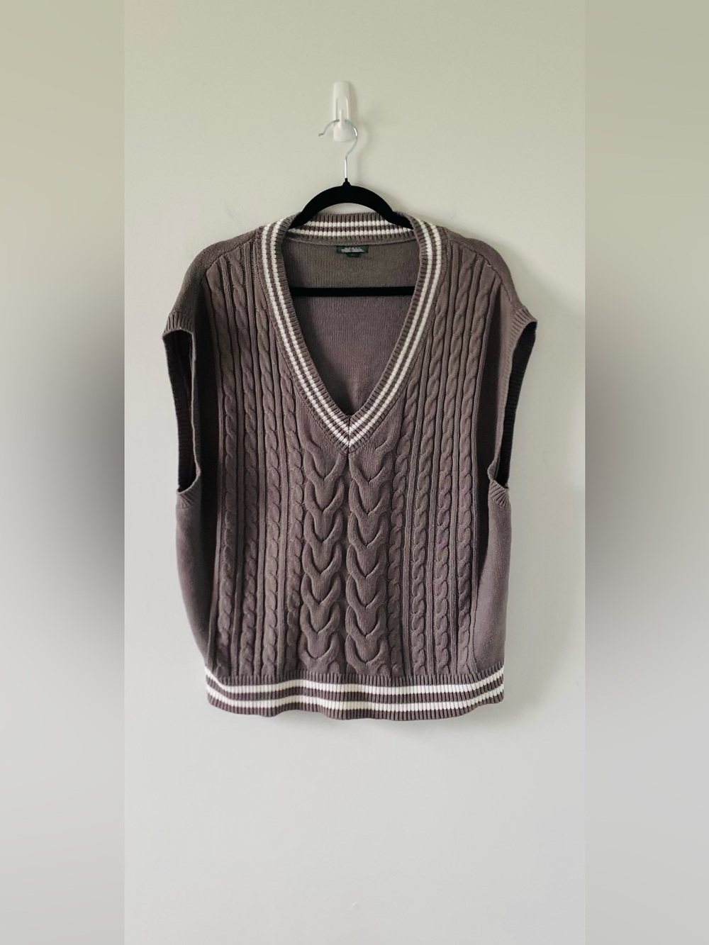 Wild Fable Grey Cable Knit V-Neck Sweater Vest Varsity Stripe Oversized XL EUC